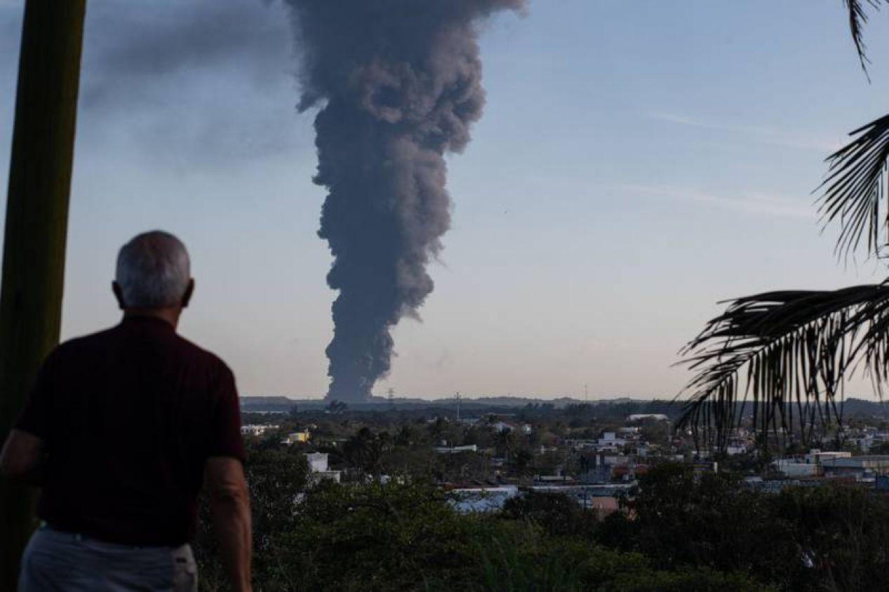 Cinco trabajadores de Pemex están desaparecidos tras el incendio en Veracruz