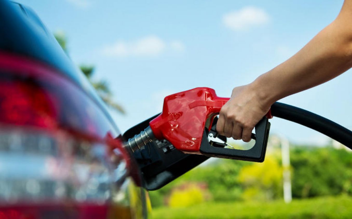 Gobierno exhibe precios bajos de la gasolina, Premium a $16.89 y Magna a 19.99 pesos