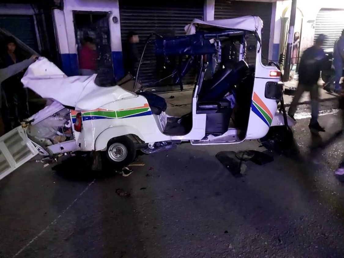Tráiler se queda sin frenos y embiste vehículos en Chiapas; hay 4 muertos y 25 heridos