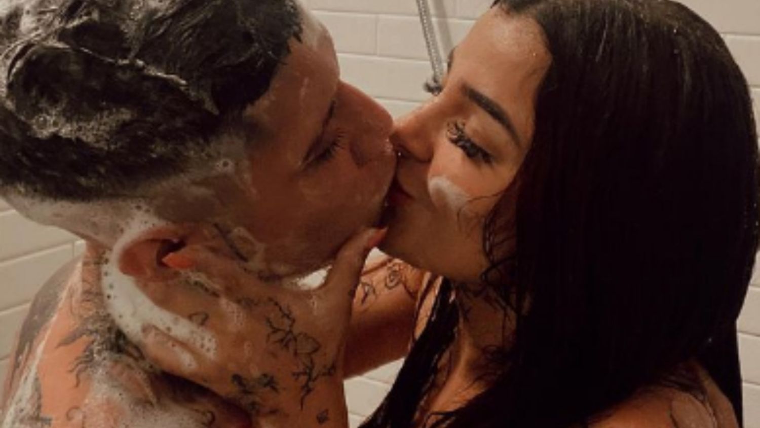Karely Ruiz quiere ALGO BIEN con Santa Fe Klan