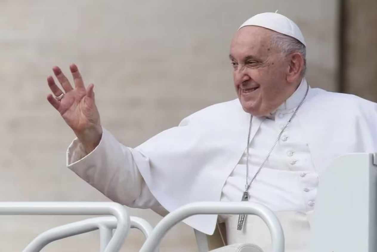 El Vaticano ha establecido condiciones para personas gay y trans puedan ser padrinos en bodas y bautismos
