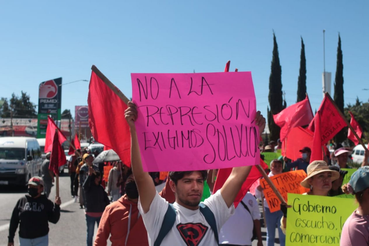 Comerciantes desalojados de la capital tlaxcalteca vuelven a manifestarse