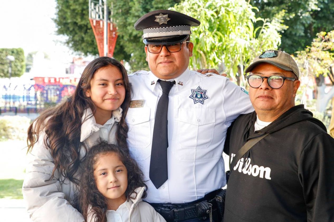 Entrega Edmundo Tlatehui estímulos económicos como parte del premio municipal al Buen Policía