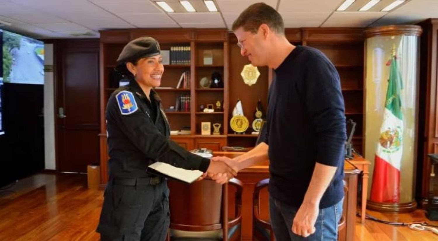 Policía