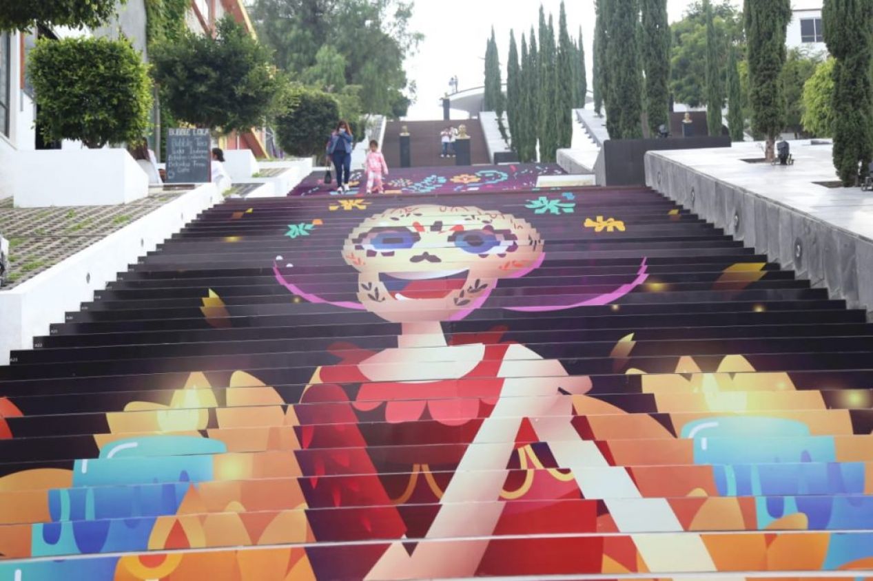 Alistan decoraciones alusivas a Día de Muertos en Tlaxcala capital