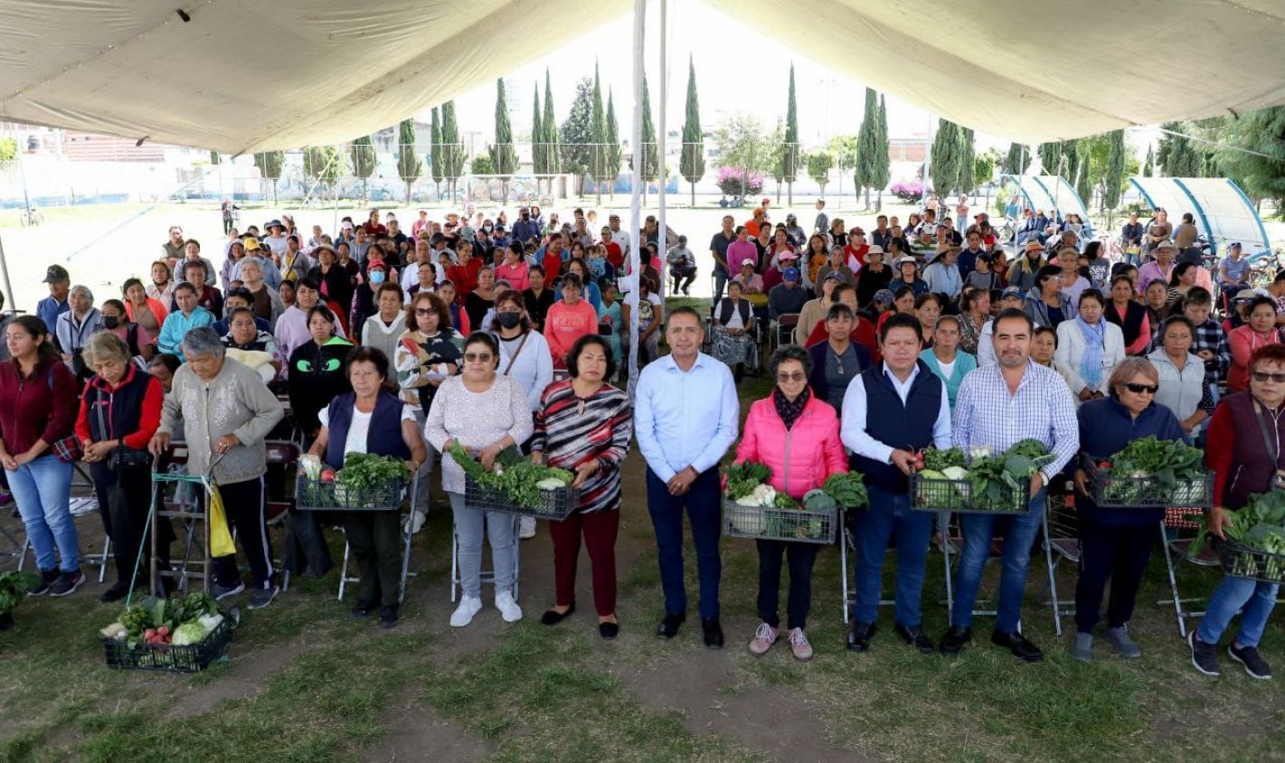 Entrega Mundo Tlatehui 250 despensas del programa "Nutriendo tu Economía"