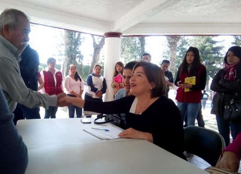 La alcaldesa de Tecamachalco atiende solicitudes ciudadanas