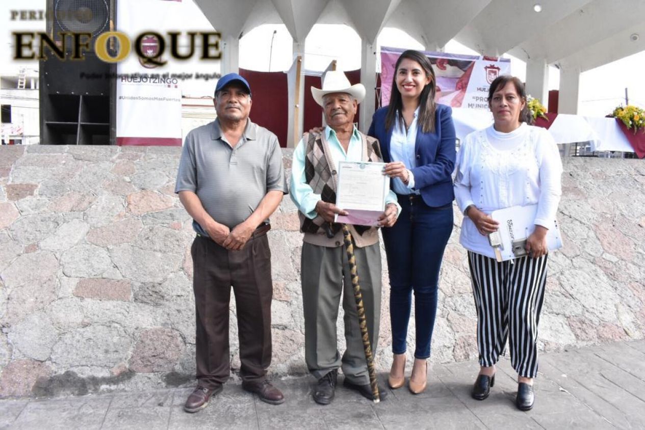 Alvarado Juárez entregó 30 actas de nacimiento corregidas
