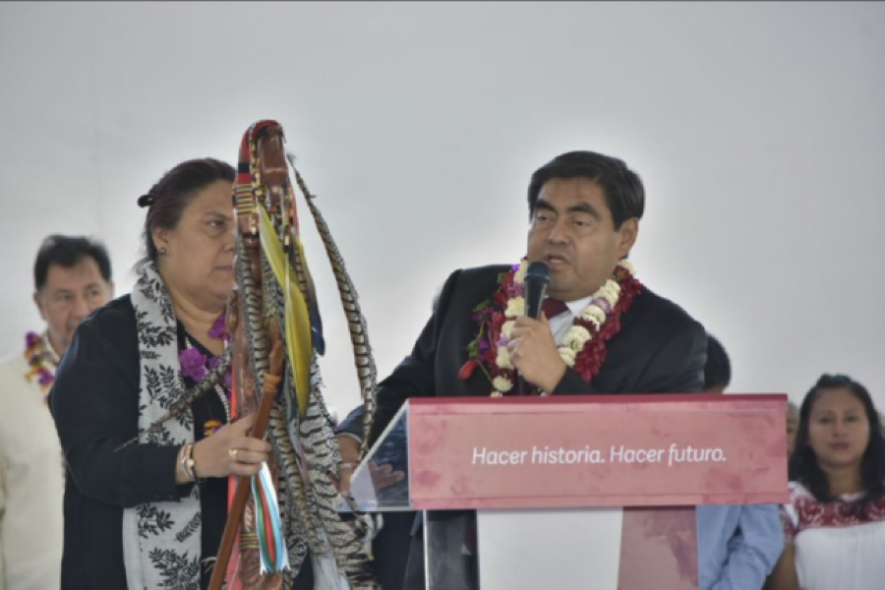 Barbosa Huerta recibe por parte de pueblos originarios el “Bastón de Mando”