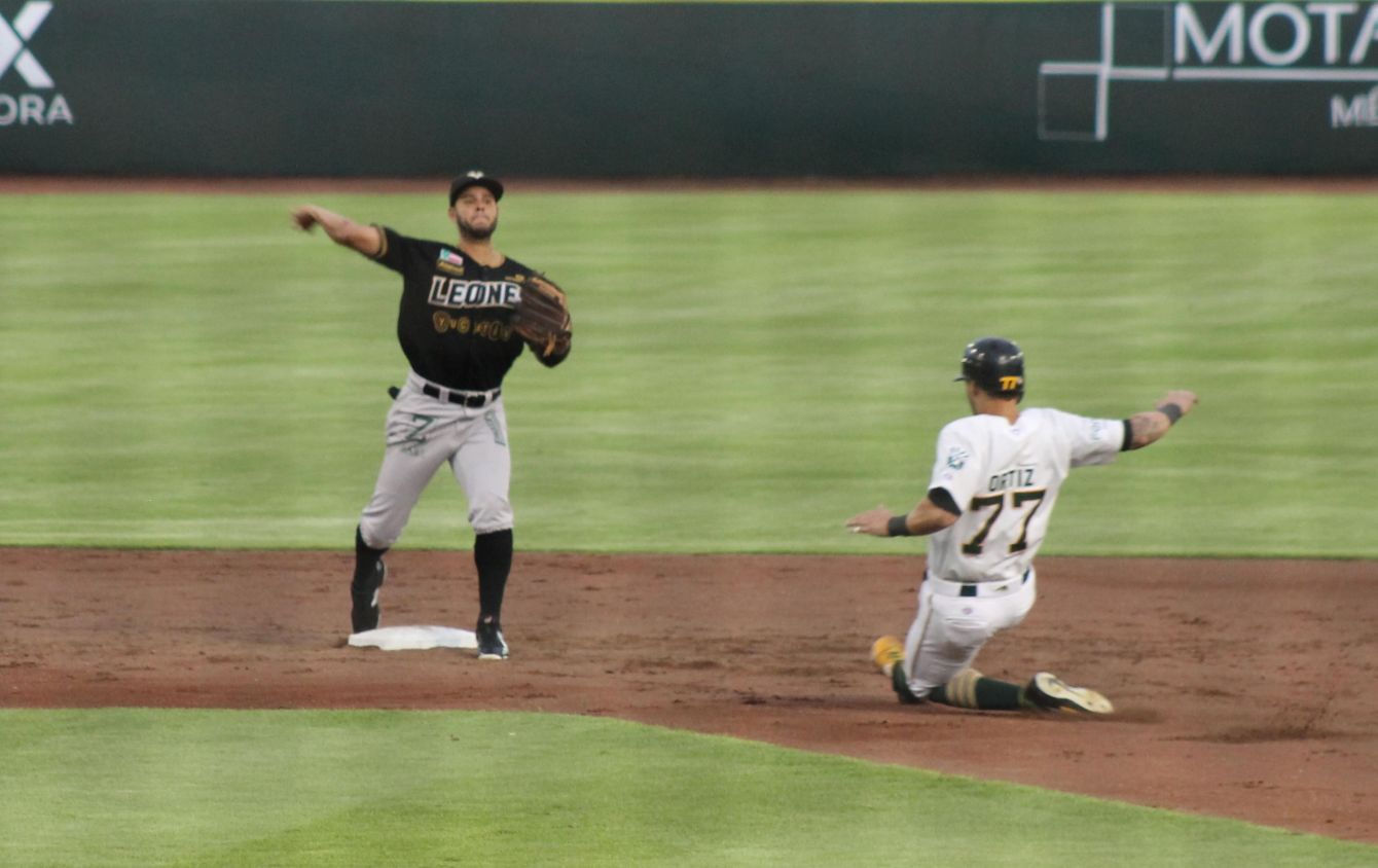Castigan a jugadores de Pericos luego de humillante derrota ante Leones (VIDEO)
