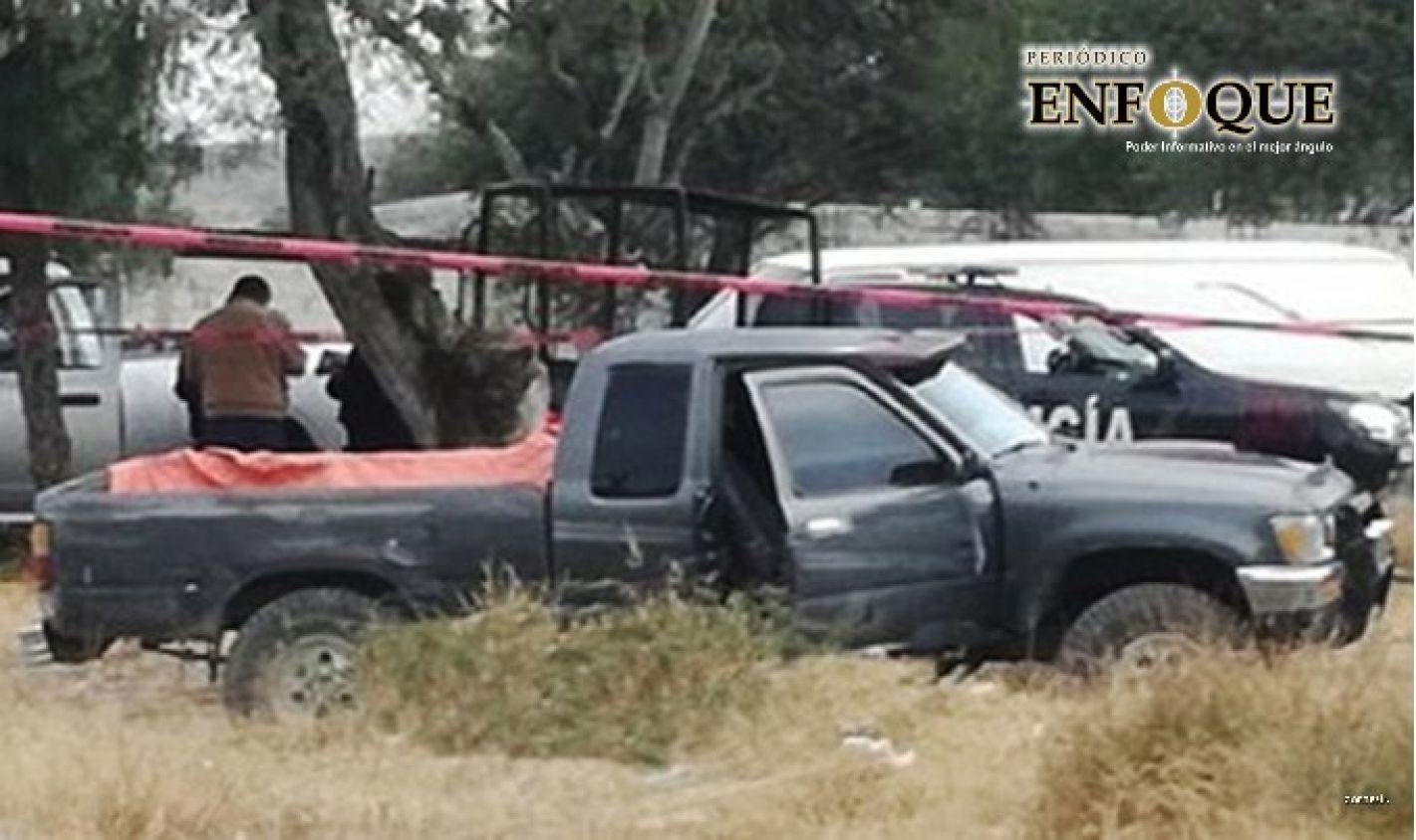 Encuentran cuerpo de un hombre ejecutado en una camioneta