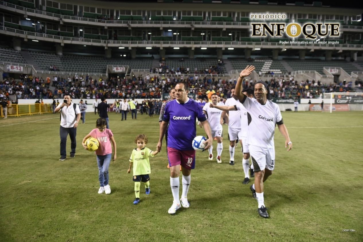 Ronaldinho y Cuauhtémoc Blanco encabezaron partido con causa en Morelos (Video) 
