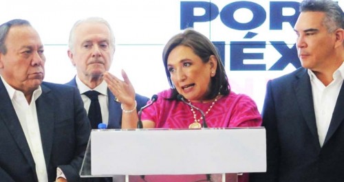 Xóchitl Gálvez pidió al INE suspender las conferencias matutinas de AMLO
