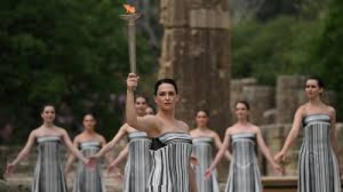 La llama Olímpica fue encendida en Grecia y va rumbo a París 2024