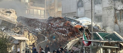 Bombardeo israelí cerca de la embajada iraní en Siri deja 8 muertos