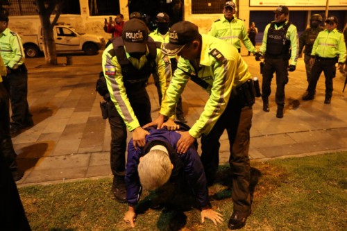 Policías irrumpen en la Embajada de México en Ecuador 