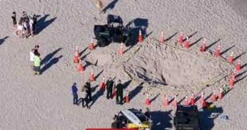 Muere una niña de 7 años después de quedar atrapada en un hoyo de arena en una playa de Florida