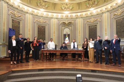 Tras salida de 17 diputados locales, Congreso nombra a 12 suplentes