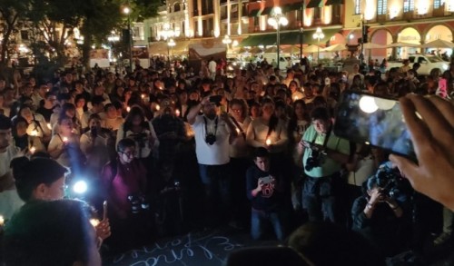 Rinden homenaje a Elena Larrea en el Zócalo de Puebla
