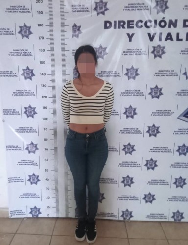 Mujer es detenida en Coppel de Zacatelco