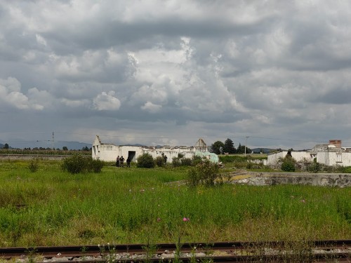 Hallan cuerpo en estado de descomposición en antigua estación de tren en Muñoz de Domingo Arenas 