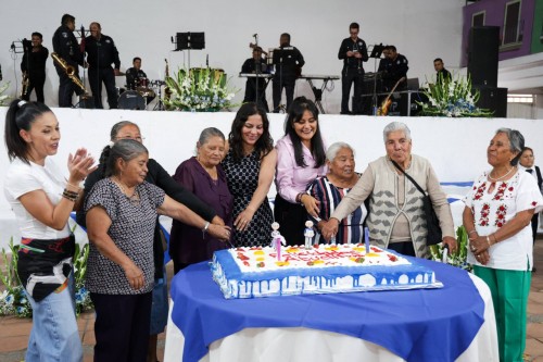 Celebra Lupita Cuautle a Personas Adultas Mayores en su día