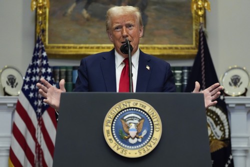 Trump amenaza con detener ayuda a California por incendios forestales