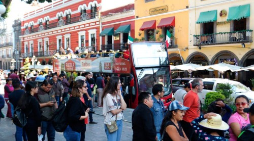 Alertan por guías turísticos “pirata” en el Centro Histórico de Puebla