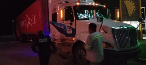 Policía de Hueyotlipan frustra robo a tractocamión sobre la México–Veracruz