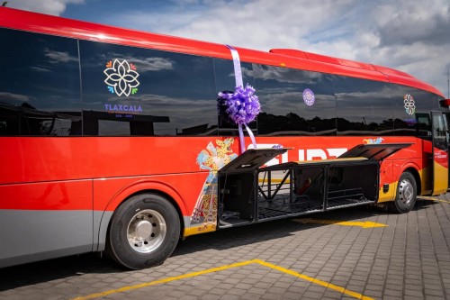 Desaparece autobús de la UPTx; exigen cuentas a autoridades escolares