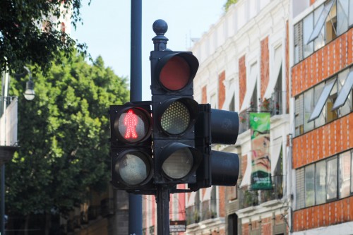 Puebla moderniza semáforos y luminarias con tecnología digital