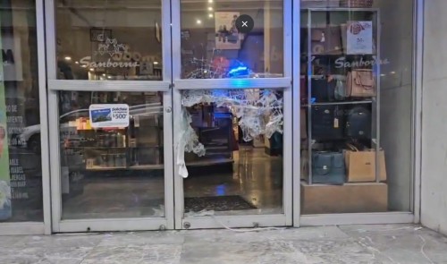 Segundo cristalazo en menos de un mes en Sanborns del Centro Histórico