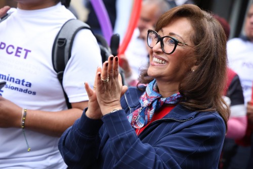 Gobernadora reconoce a jubilados con caminata y emotivo homenaje 2025