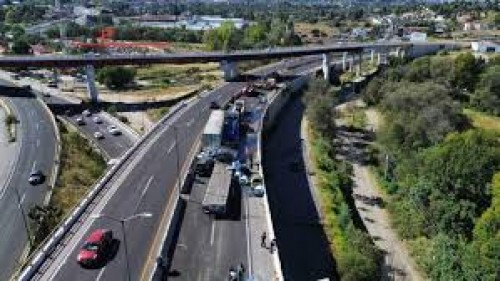 Tráiler causa carambola en El Molinito; 5 heridos y 10 autos dañados