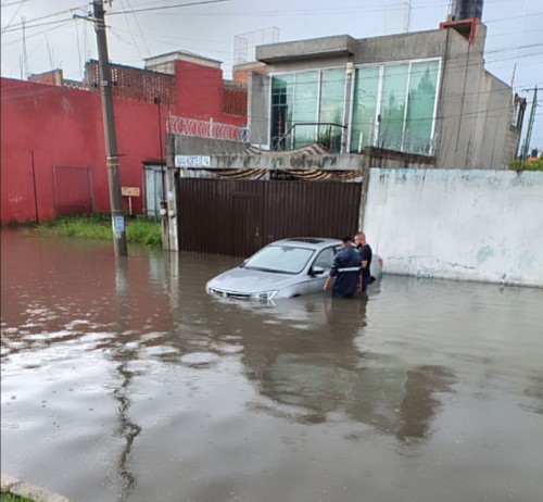 Cuerpos de emergencia desalojan agua acumulada en diferentes puntos de Cuautlancingo