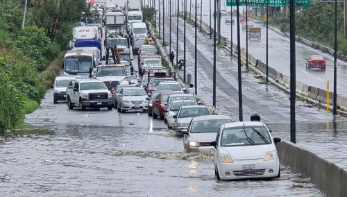 Lluvia intensa deja inundaciones, árboles caídos y caos vial en Puebla capital y zona metropolitana