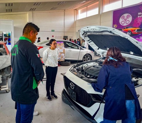 UPTx promueve a mujeres en la industria automotriz con gran jornada