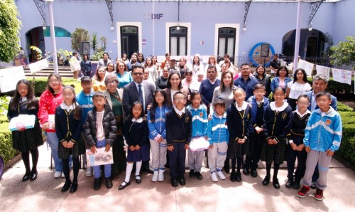 Niñez tlaxcalteca promueve el respeto a adultos mayores con arte