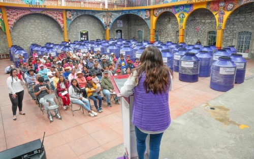 Tlaxcala entrega 140 tinacos para mejorar el acceso al agua en hogares vulnerables