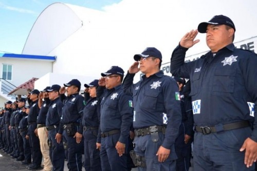 Ayuntamiento lanza licitación por más de cinco millones de pesos para útiles escolares de hijos de policías