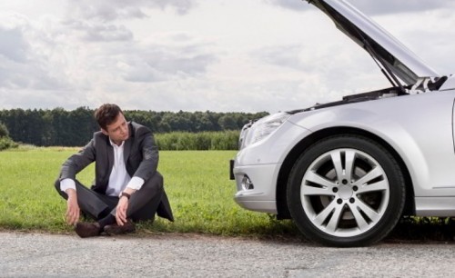 3 formas fáciles de arrancar un carro sin batería