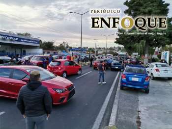 Por intento de asalto, conductores de Pronto bloquean la carretera federal Tlaxcala-Puebla