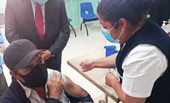Supervisa secretario de salud aplicación de vacuna contra Covid 19 a adultos mayores
