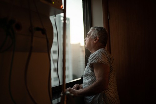Estados Unidos autoriza un polémico fármaco contra el alzheimer de 56,000 dólares