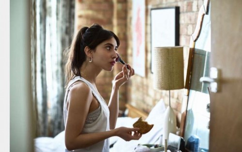 Más del 50 % de cosméticos tienen PFAS, sustancias químicas asociadas con el cáncer y otros problemas graves de salud