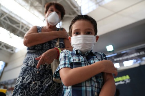 Por qué podría ser necesario vacunar a los niños para alcanzar la inmunidad de rebaño