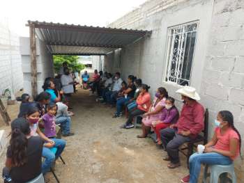 Aarón Castillo presentó propuesta de salud a habitantes de Coxcatlán