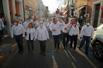 Ana Cristina Ruiz cierra campaña arropada de miles de cholultecas.