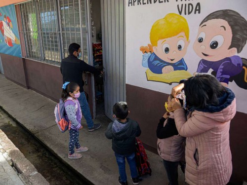 Aproximadamente 300 escuelas retrasaron el regreso a clases presenciales