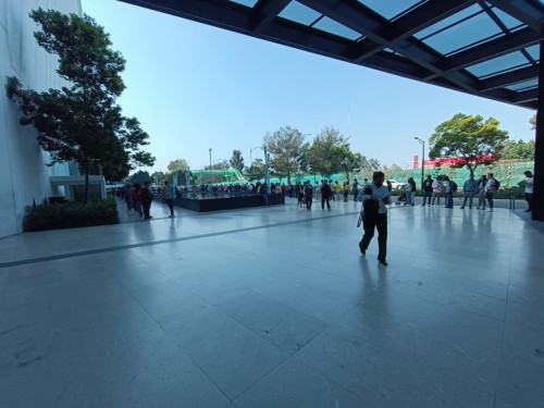 Por estreno de Spiderman "No Way Home" se desbordan filas en taquillas con la esperanza de conseguir boletos